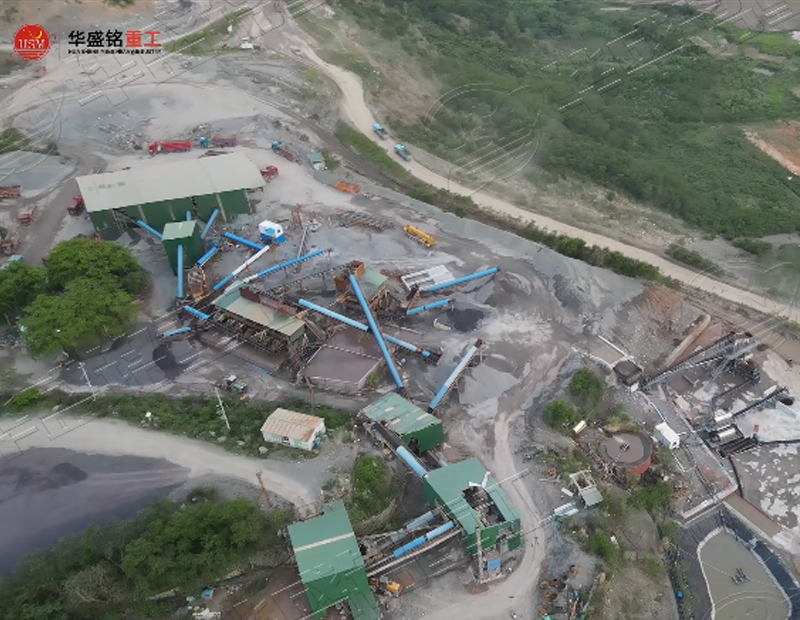 對輥破碎機(jī)破碎鐵礦石現(xiàn)場華盛銘重工