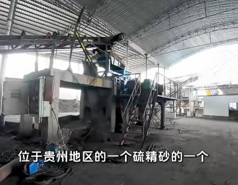 1210齒輥+1210液壓對輥機(jī)煤矸石提取硫精砂現(xiàn)場